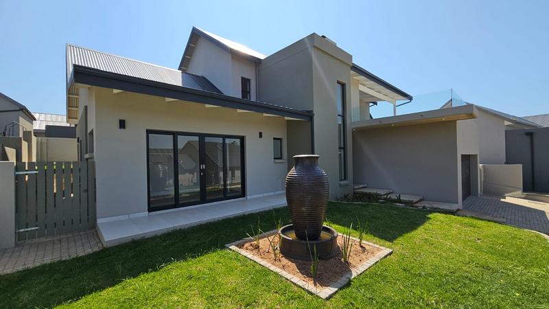 3 Bedroom Property for Sale in Outeniquasbosch Western Cape